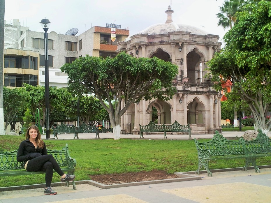 Jenn relaxs while I hunt for a hotel