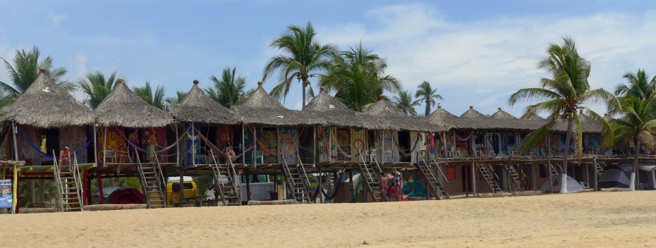 Many offerings of "hippie cabanas" and hammock camping in Zipolete