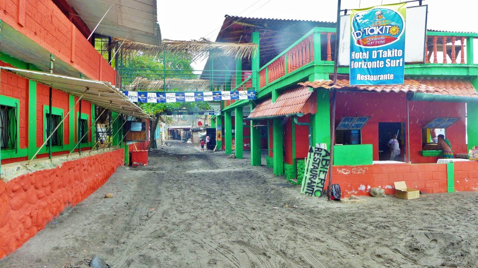 main street El Zonte