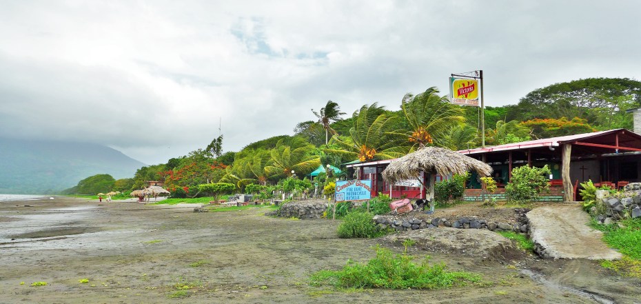 restaurants along Santo Domingo beach