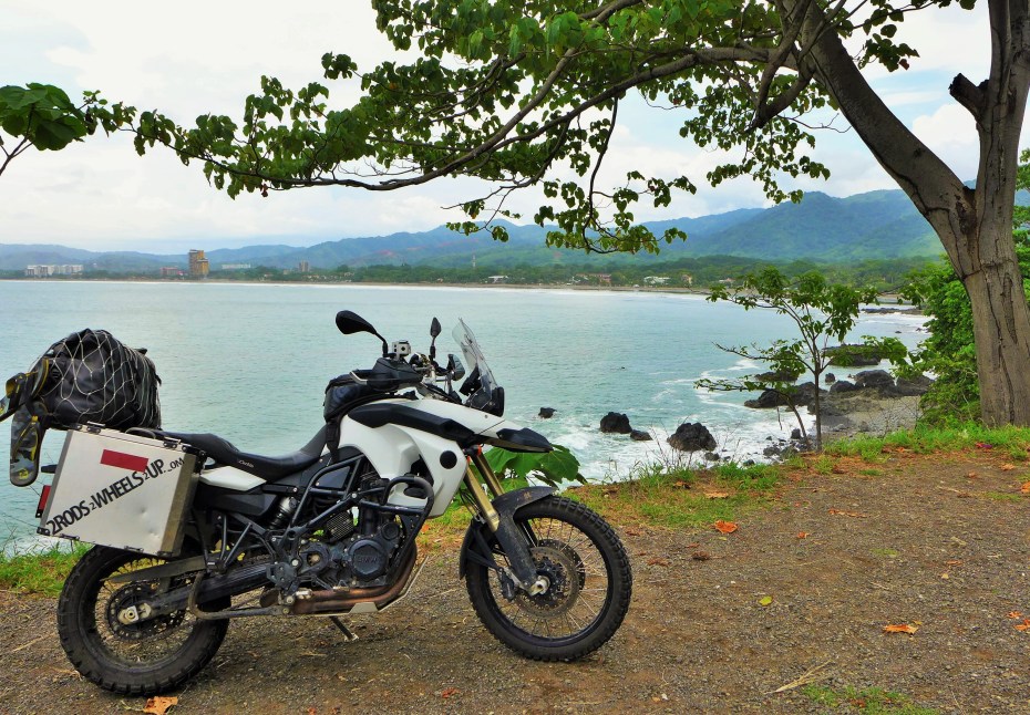 Blanco posing above playa Jaco