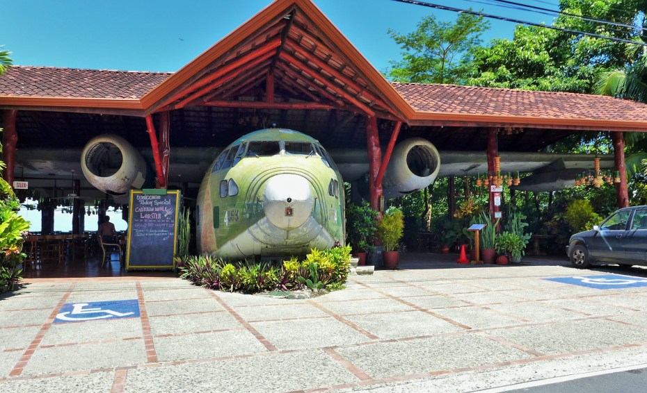 restaurant just outside of Manual Antonio