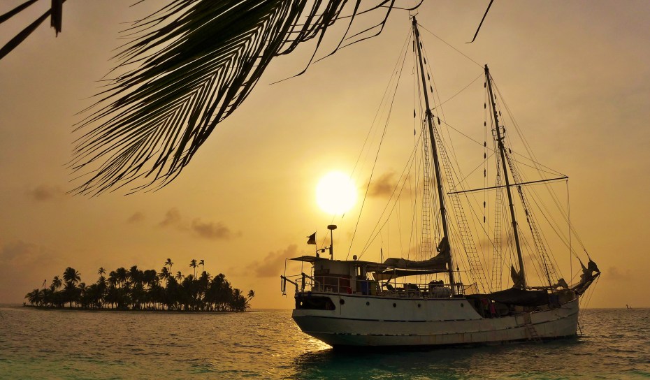 Stahlrate waits for us to finish our BBQ on isle Coco Bandero