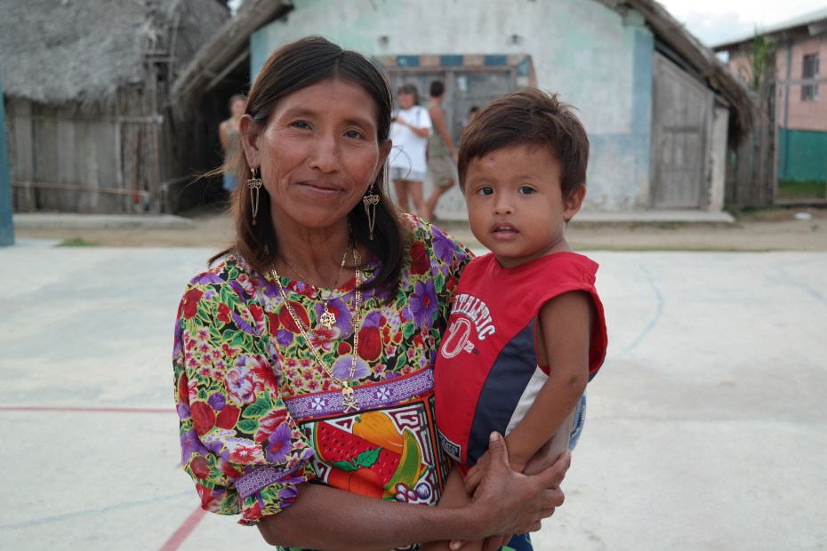 Kuna woman and a future soda pirate (: