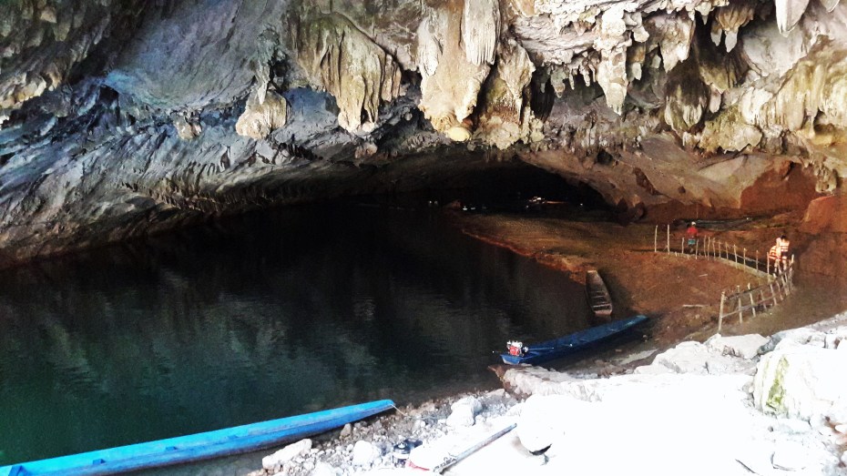 Entrance of Konglor cave and the boats waiting to take you to the other side 