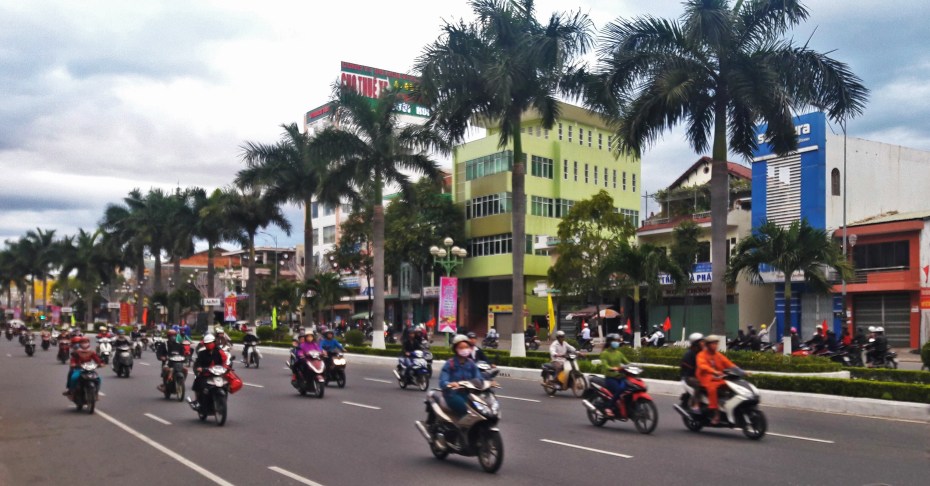 Main drag Da Nang Vietnam, land of the 2 wheel transports.