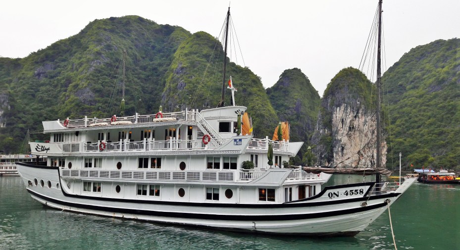 many other tours boats were out