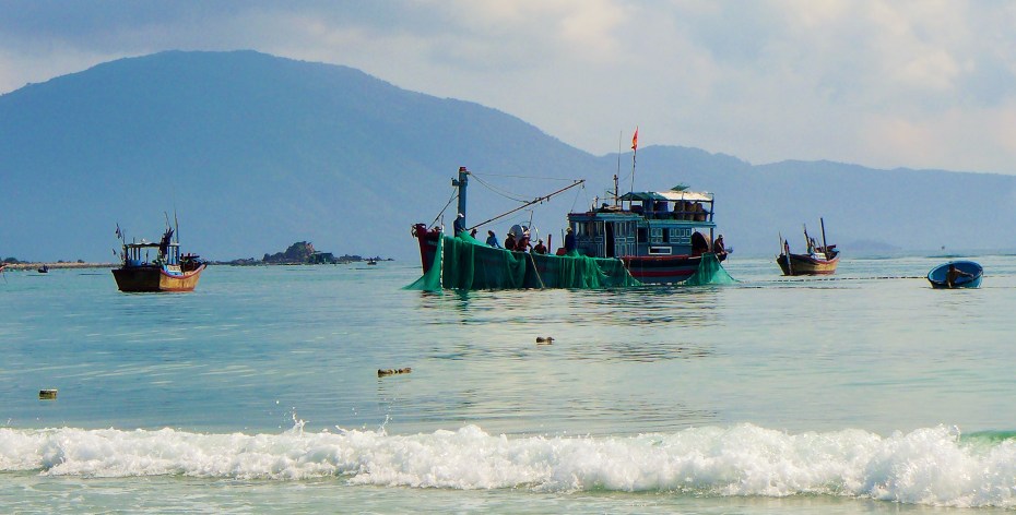 A krill troller working in Doc Let